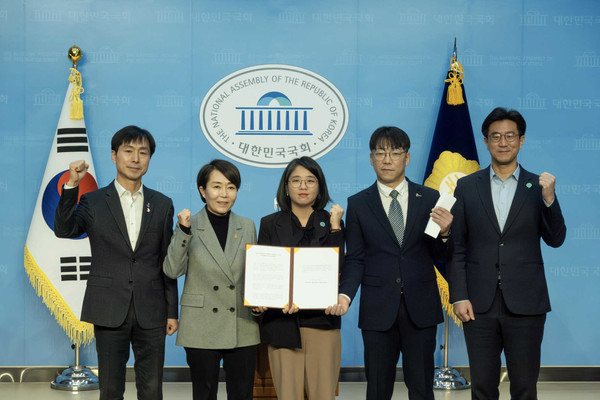 (사진: 중앙, 기본소득당 용혜인 상임대표)