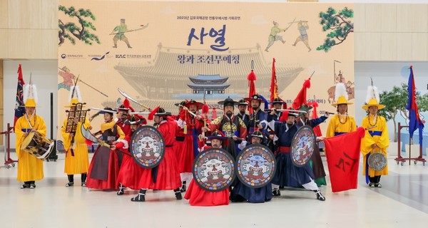 지난해 김포공항에서 선보인 ‘사열:왕과 조선무예청’ 전통무예 공연 모습[출처=한국공항공사]
