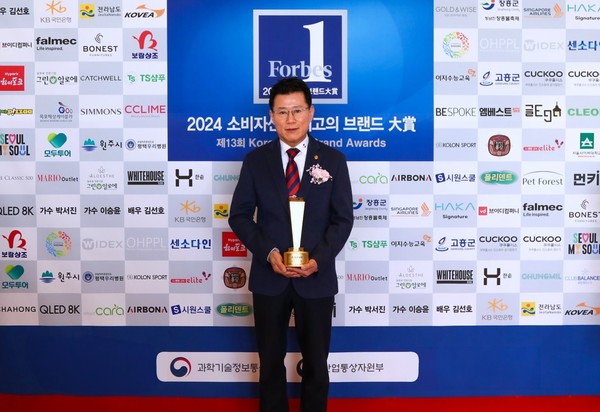 보람상조는 지난 1일 서울 프라자호텔에서 진행된 제13회 소비자 선정 최고의 브랜드대상 시상식에서 상조서비스 부문 대상을 수상했다.[출처=보람그룹]