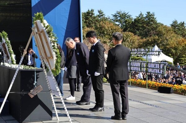 이중근 부영그룹 회장은 11일 부산 유엔기념공원에서 열린 ‘제19회 유엔 참전용사 국제 추모의 날’ 기념식에 참석했다.[출처=부영그룹]