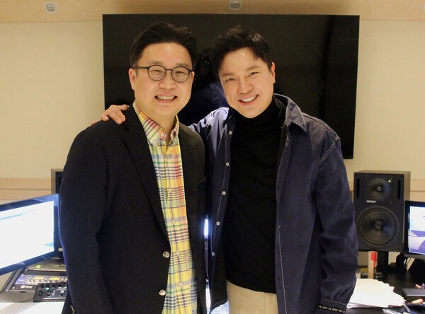 이번 영상을 기획한 서경덕 교수와 한국어 내레이션을 맡은 배우 정성화.