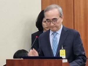 한민수 의원 질의에 답하는 김영섭 KT 대표