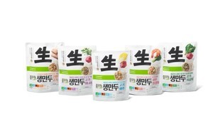 [신선식감 혁신만두]풀무원 ‘생만두’, 출시 3개월 만에 100만 개 돌파…“냉동만두 시장 다시 달군다”